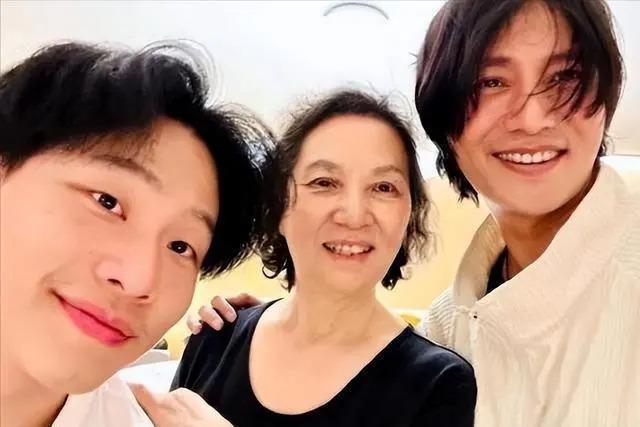 死活不说孩子父母是谁！这6位星二代身世成谜，各自心酸