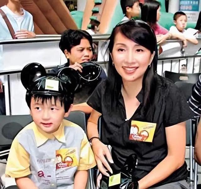 死活不说孩子父母是谁！这6位星二代身世成谜，各自心酸