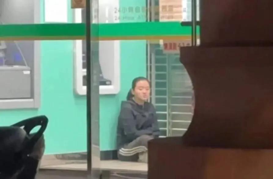 17岁嫁60岁老人，27岁继承千万遗产，最终流落街头