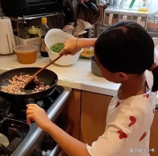 黎姿晒出与富商老公马延强合照，庆祝结婚15周年纪念日