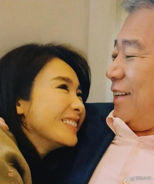 黎姿晒出与富商老公马延强合照，庆祝结婚15周年纪念日