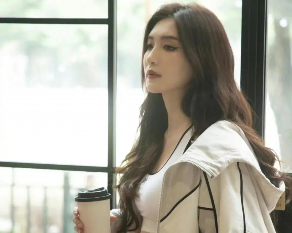 江疏影与富豪分手，上位史又被扒？网友：真的假的……