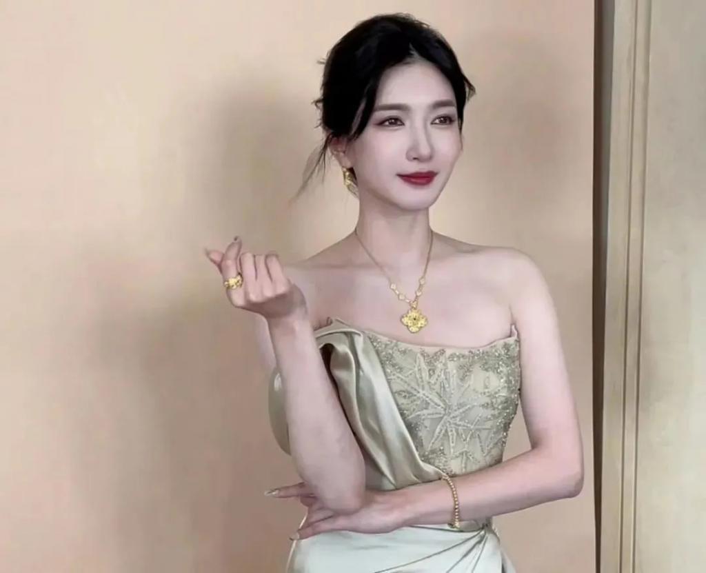 江疏影与富豪分手，上位史又被扒？网友：真的假的……