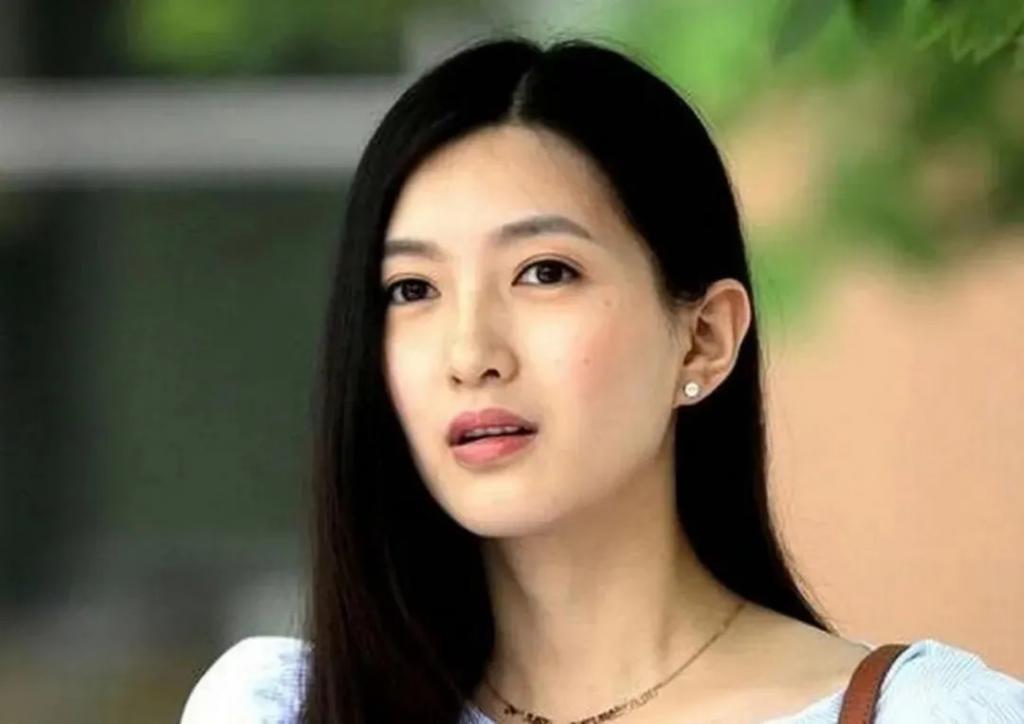 江疏影与富豪分手，上位史又被扒？网友：真的假的……