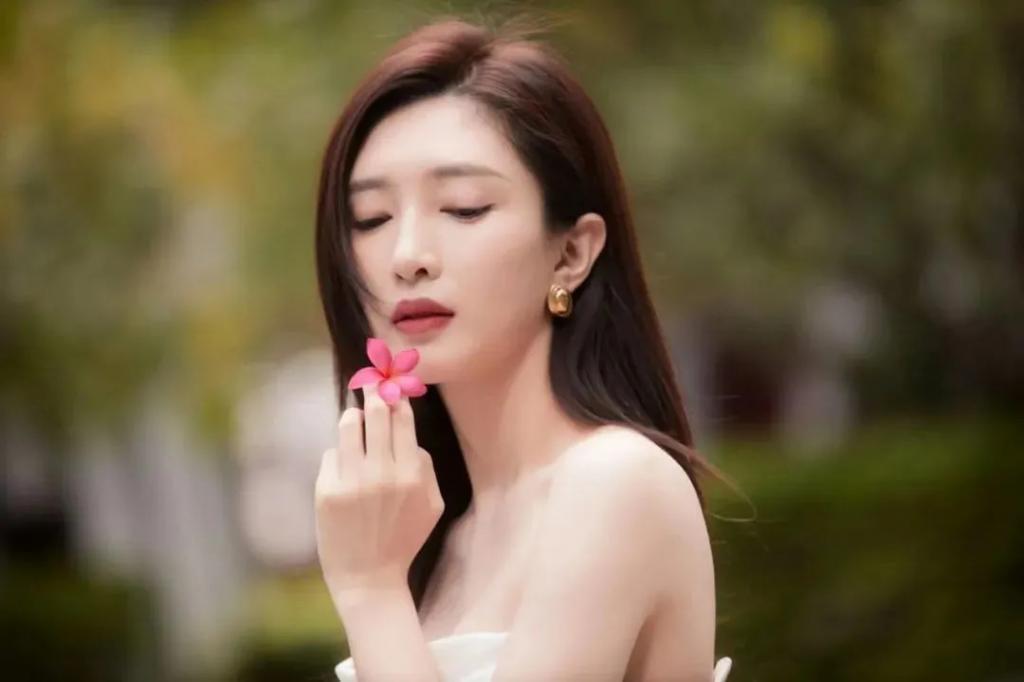 江疏影与富豪分手，上位史又被扒？网友：真的假的……