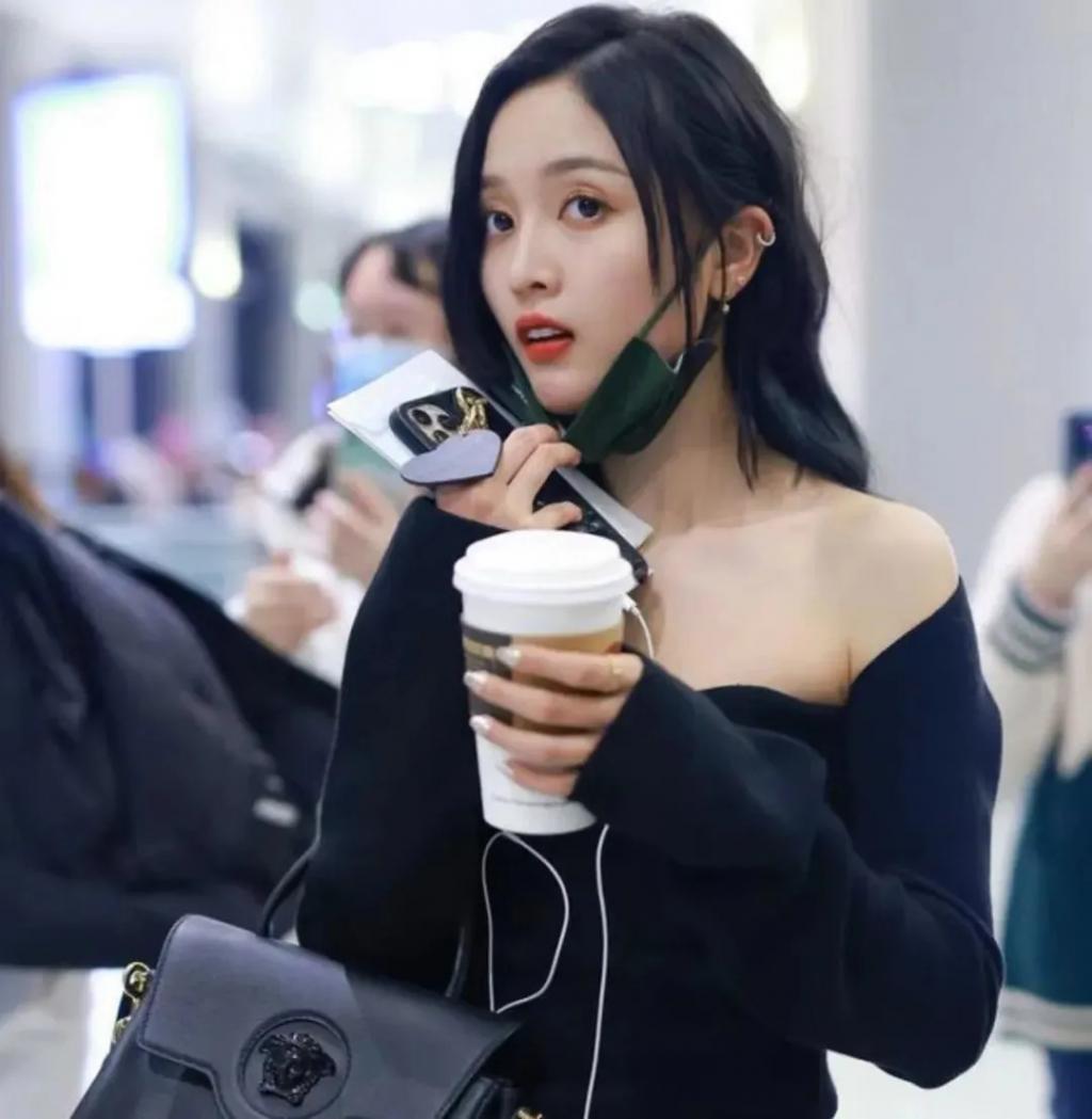 明明是她嘴贱，怎么还先卖惨了？