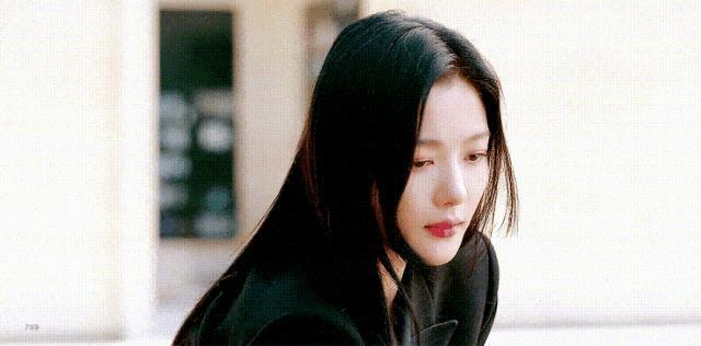 根本藏不住，他说话都盯着她的嘴唇看诶