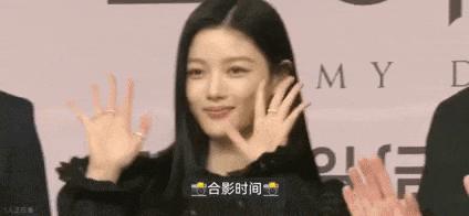 根本藏不住，他说话都盯着她的嘴唇看诶