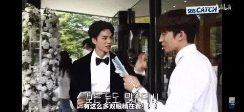 根本藏不住，他说话都盯着她的嘴唇看诶