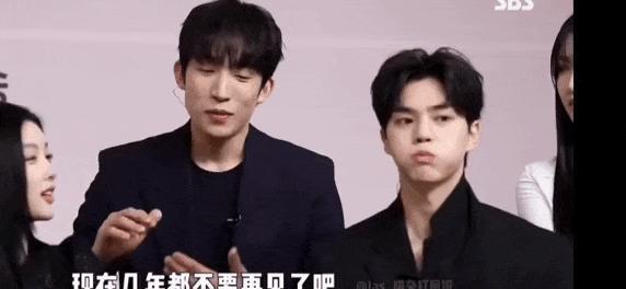 根本藏不住，他说话都盯着她的嘴唇看诶