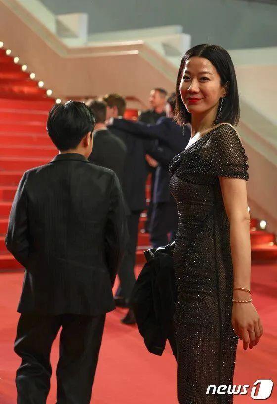 经历丧夫之痛，带着幼子的她将何去何从？