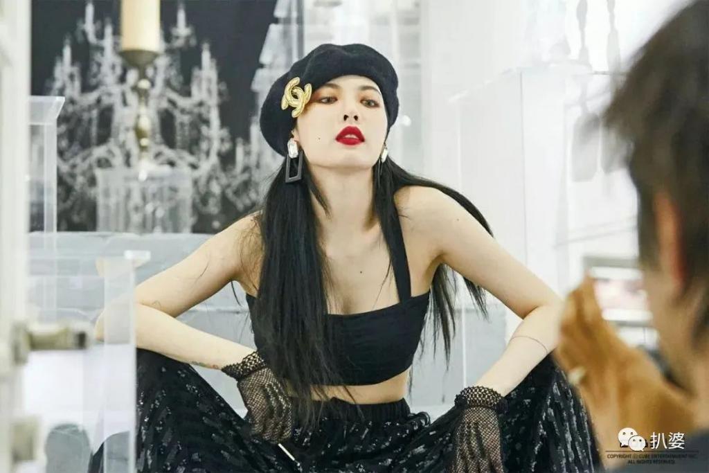 她瞎了吗？跟这种人谈恋爱。。。