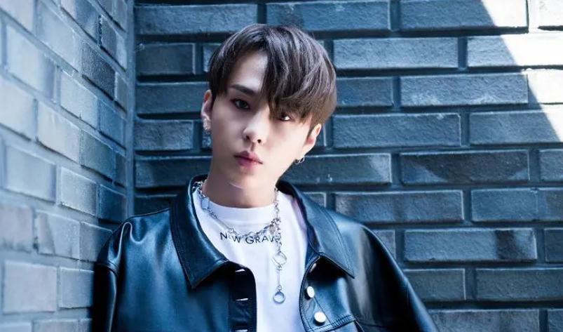 她瞎了吗？跟这种人谈恋爱。。。