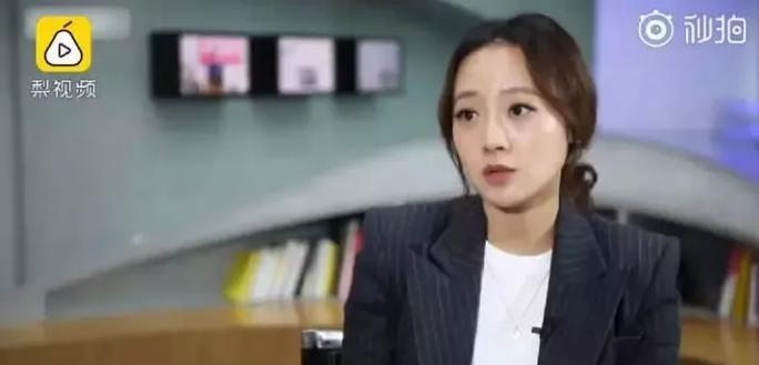 她瞎了吗？跟这种人谈恋爱。。。