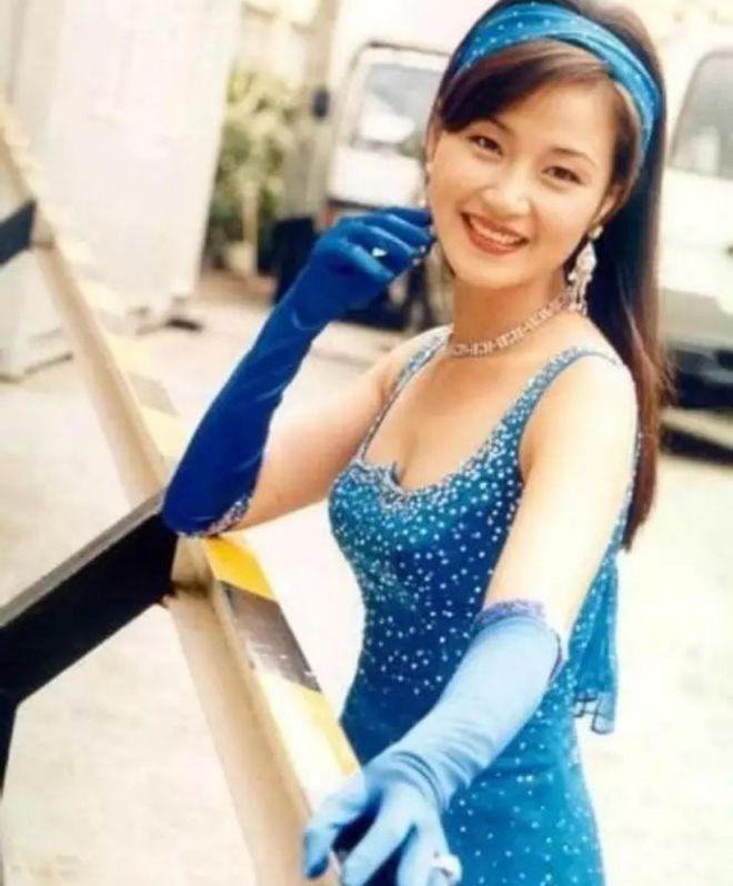 曾经的童年女神马小玲，为何53岁还依旧美如少女！