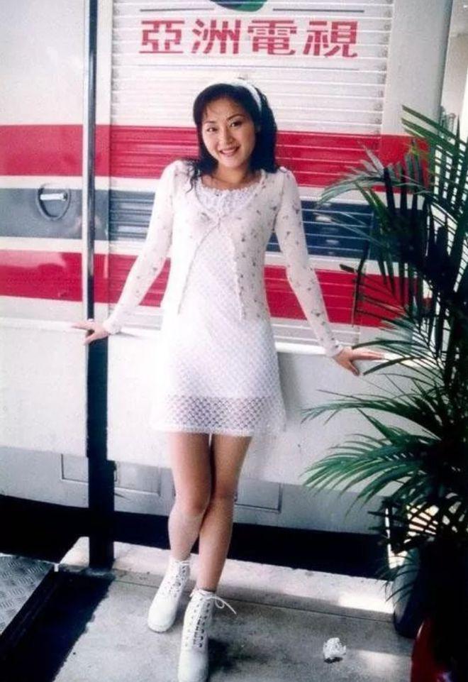 曾经的童年女神马小玲，为何53岁还依旧美如少女！