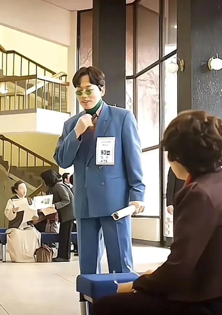 还记得《1988》里的娃娃鱼吗？成韩娱叔圈天菜了？