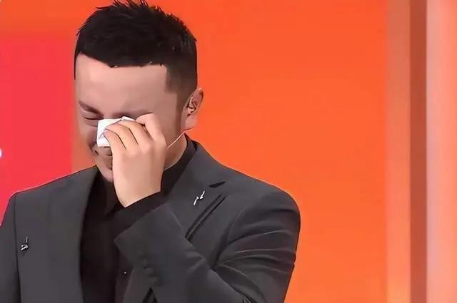 尼格买提在节目中想起外婆，情绪失控，被内涵不成熟