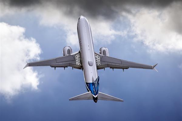川航一客机发动机空中喷火盘旋2小时 现场画面曝光