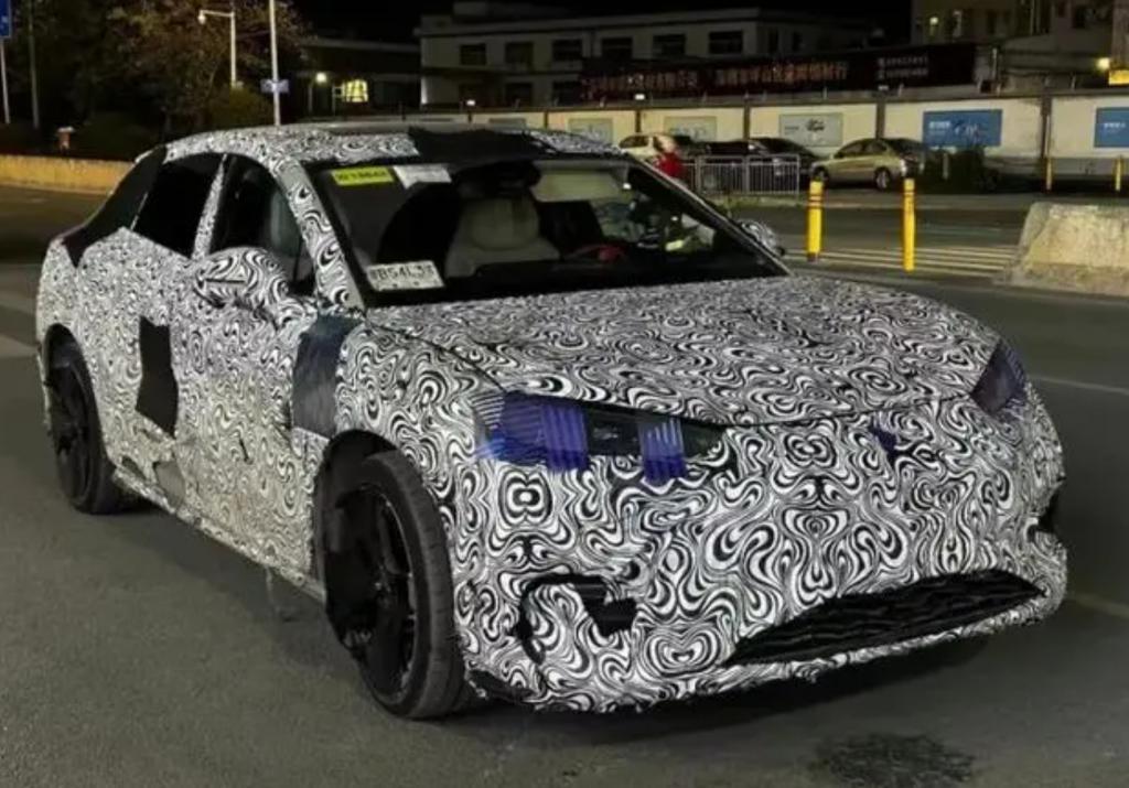 仰望第四款豪车曝光，比亚迪百万级车队加速驶来