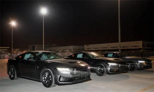 肌肉车爱好者狂喜！福特野马Dark Horse实车到港：搭载5.0L V8发动机