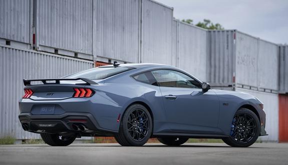 肌肉车爱好者狂喜！福特野马Dark Horse实车到港：搭载5.0L V8发动机