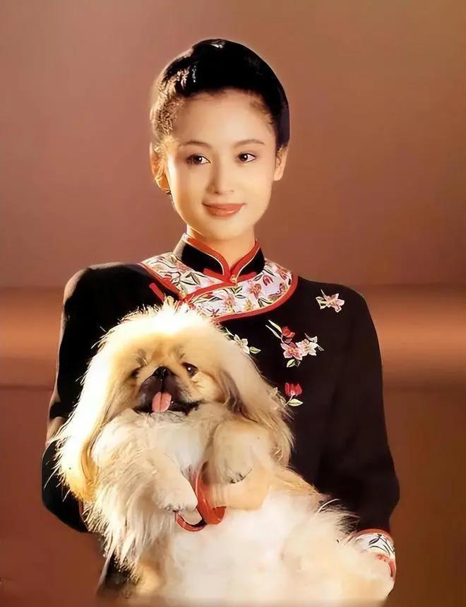 因太漂亮被导演收入囊中的3位女星！有一位戏还没拍完就怀孕