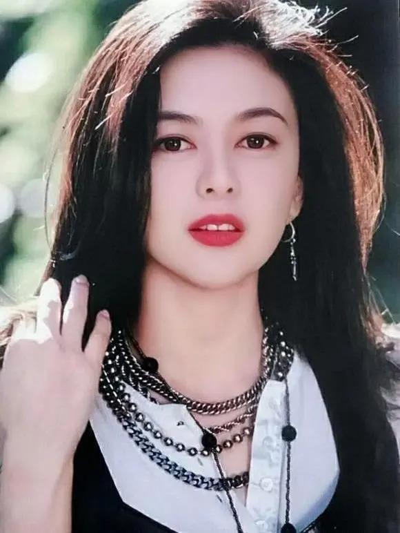 被“包养”过的5位女星，“明码标价”每月50万