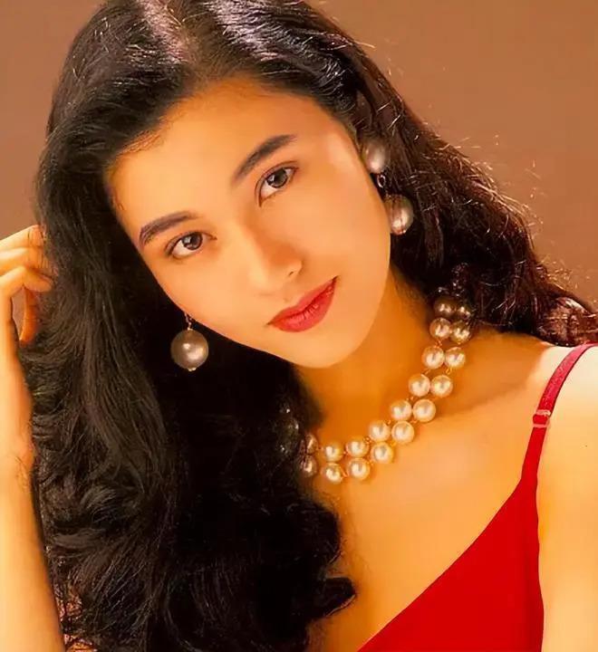 被“包养”过的5位女星，“明码标价”每月50万
