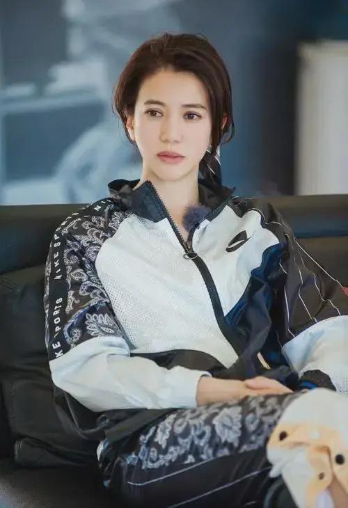 被“包养”过的5位女星，“明码标价”每月50万