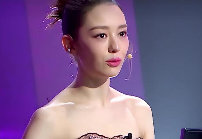 当方媛和吉娜站在一起，我才明白，美人在骨不在皮