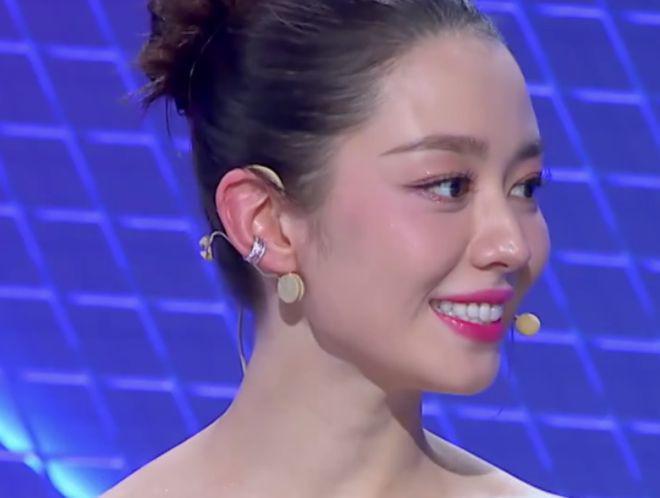 当方媛和吉娜站在一起，我才明白，美人在骨不在皮