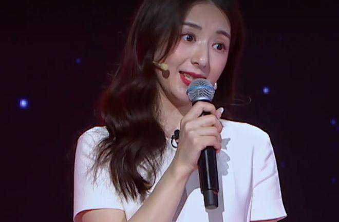 当方媛和吉娜站在一起，我才明白，美人在骨不在皮