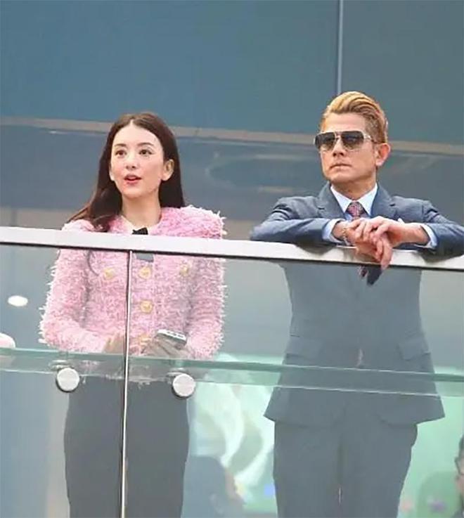 方媛综艺首秀惹争议，妆容太脏老太多，一点不像赵丽颖了