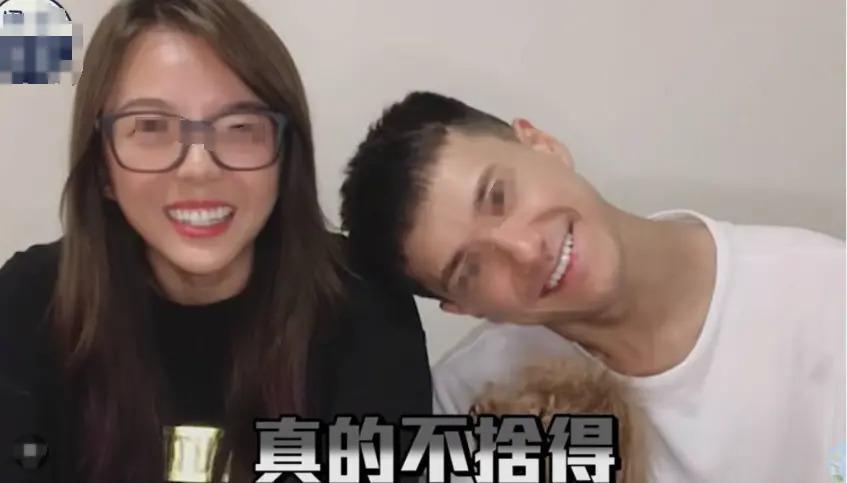 突然宣布分手！吃穿住信用卡女方全包，18年不肯公开恋情？