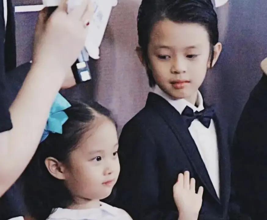 孙俪邓超的儿子：等等，怎么越长越帅了！