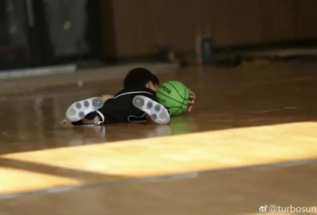 孙俪邓超的儿子：等等，怎么越长越帅了！