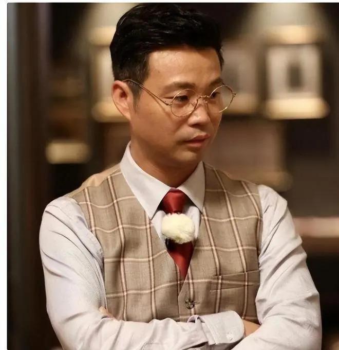 贪财好色，吃里扒外！这三位的狐狸尾巴终于露出来了