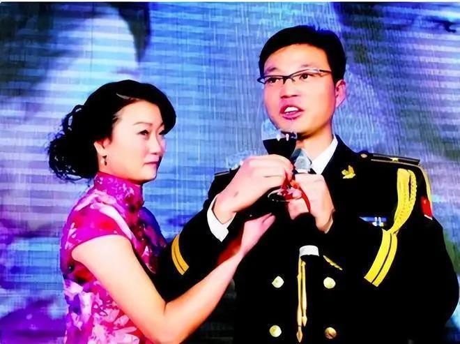 贪财好色，吃里扒外！这三位的狐狸尾巴终于露出来了