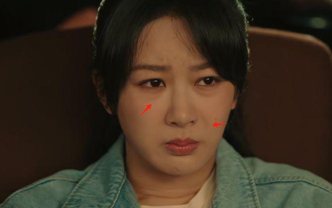 演员“强行扮嫩”的风又刮到了影视剧里，一脸疲态还穿校服