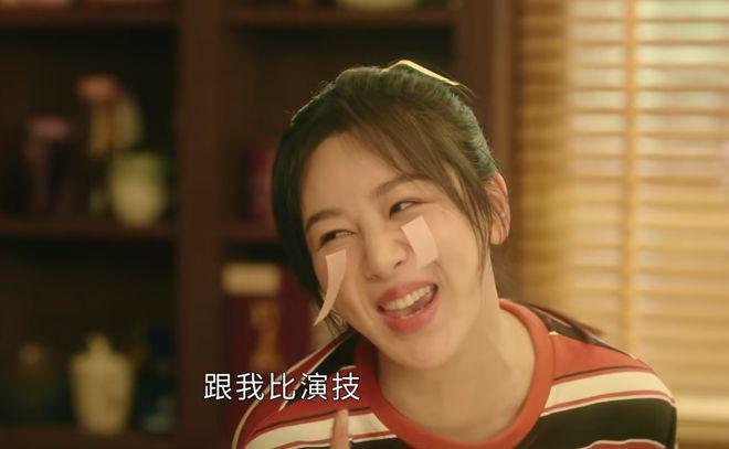 演员“强行扮嫩”的风又刮到了影视剧里，一脸疲态还穿校服