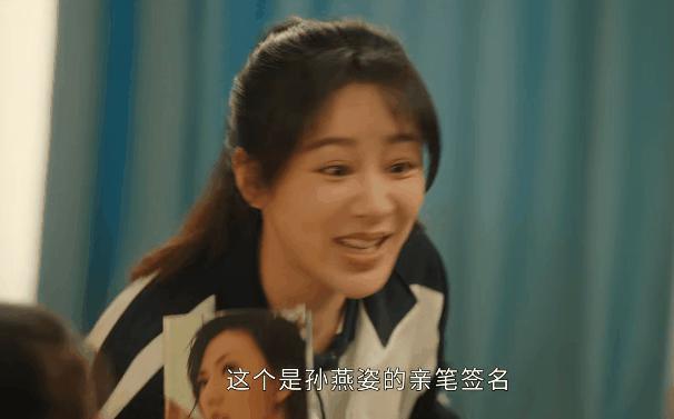 演员“强行扮嫩”的风又刮到了影视剧里，一脸疲态还穿校服