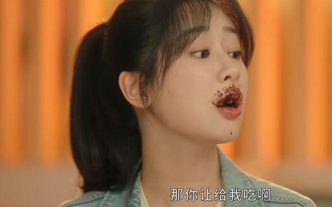 演员“强行扮嫩”的风又刮到了影视剧里，一脸疲态还穿校服