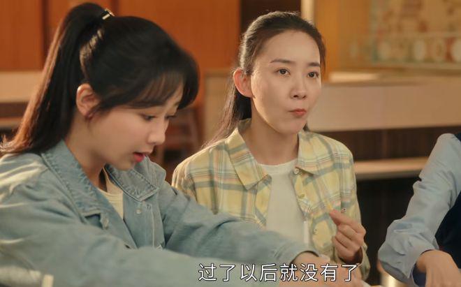 演员“强行扮嫩”的风又刮到了影视剧里，一脸疲态还穿校服