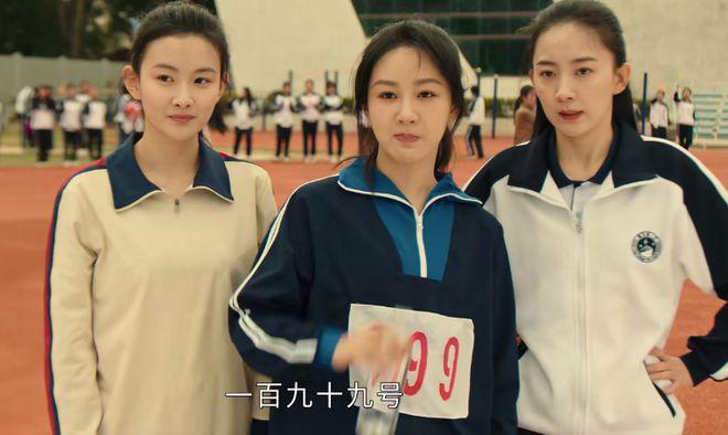 演员“强行扮嫩”的风又刮到了影视剧里，一脸疲态还穿校服