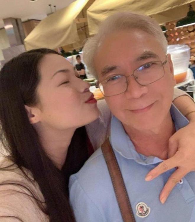 要分手？爷孙恋女主删光恩爱合影，李龙基是非缠身