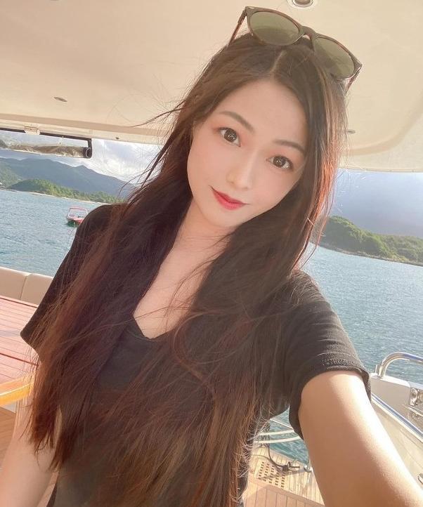 要分手？爷孙恋女主删光恩爱合影，李龙基是非缠身