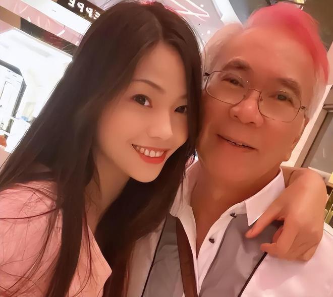 要分手？爷孙恋女主删光恩爱合影，李龙基是非缠身