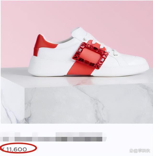 春晚装备摸底，周深一件羽绒服穿十年，女星一件礼服几十万