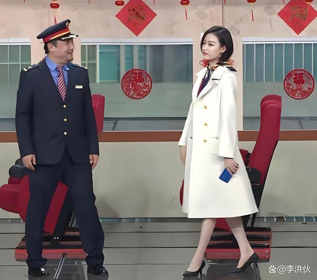 春晚装备摸底，周深一件羽绒服穿十年，女星一件礼服几十万